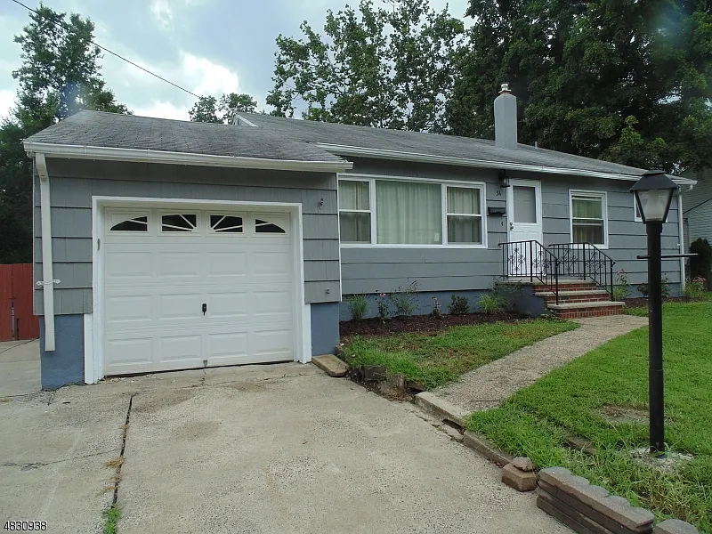 34 Holly St photo 1