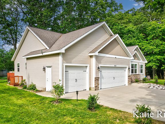 3rd image of 3669 Windemere Ct