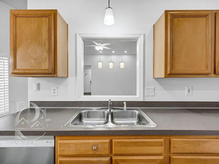 112 Ivy Garden Ln — Photo 12