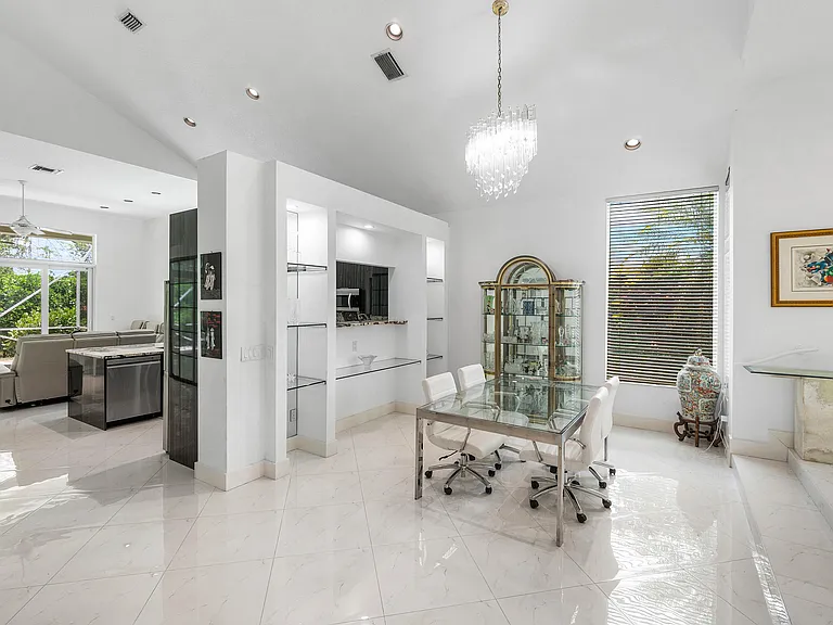 7087 NW 78th Pl — Photo 5