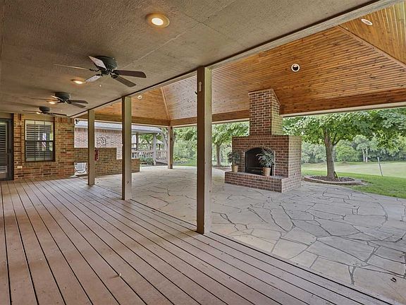 4th image of 1414 Reveille Dr