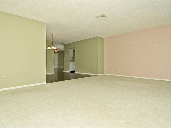5th image of 110 Silverbell Ct