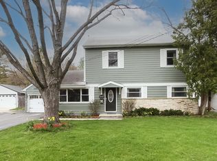 16152 W Arlington Dr, Libertyville, IL 60048