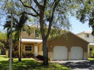 121 NW 207th Ave, Pembroke Pines, FL 33029