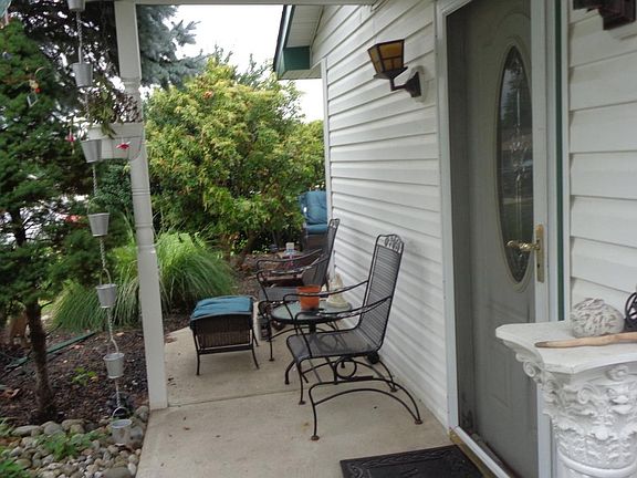 2nd image of 32 Valley Rd