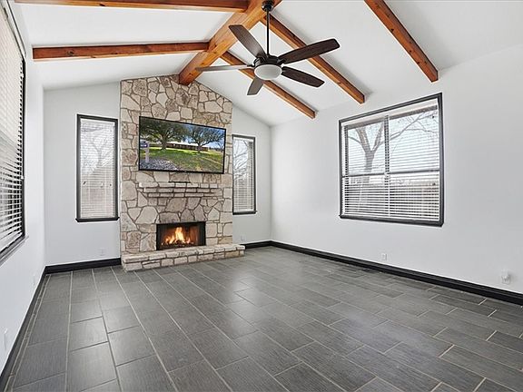 5th image of 301 Lagarto Rd