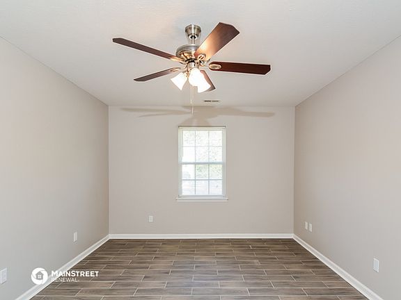 5th image of 318 Gladstone Dr