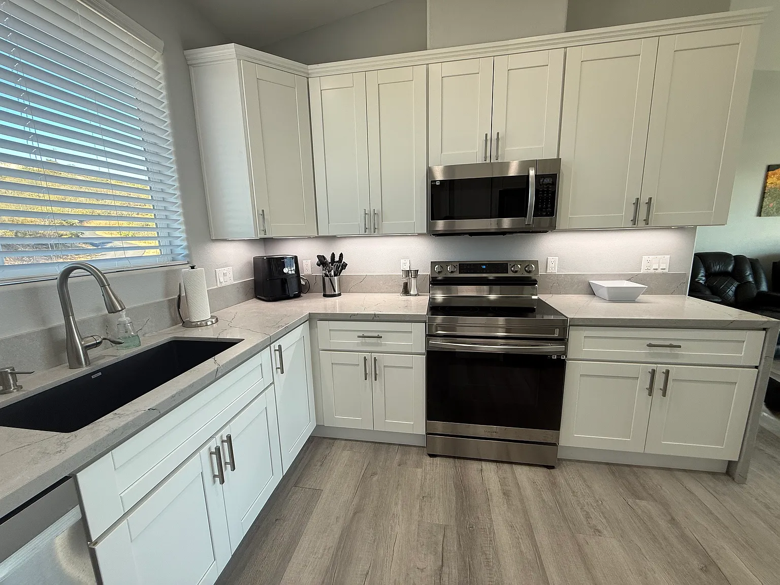 3 bed, 1200 sqft, $3,350 — Photo 3