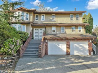 2220 Windwood Pl, Burnaby, BC V5A4E9