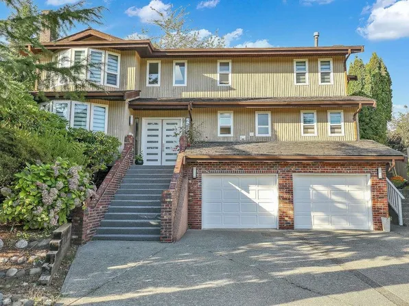 2220 Windwood Pl, Burnaby, BC V5A 4E9