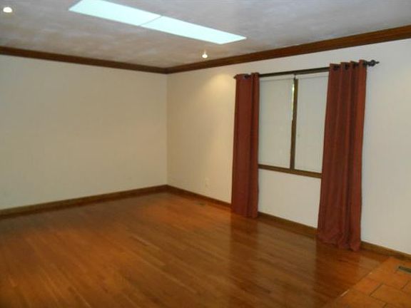 2nd image of 2310 Saratoga Pl