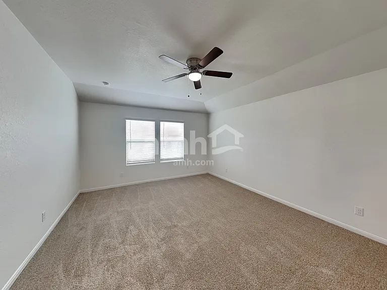 2705 Iberia Ct — Photo 9