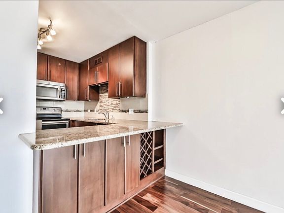 4th image of 1212 N Lasalle St #2305