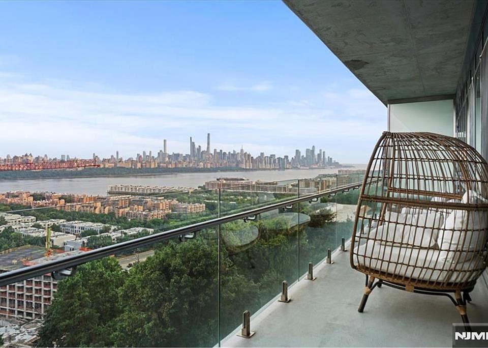 1st image of 320 Adolphus Ave #121