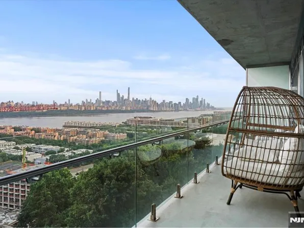 320 Adolphus Ave #121, Cliffside Park, NJ 07010