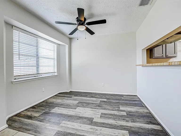 9842 Shell Rock Rd — Photo 6