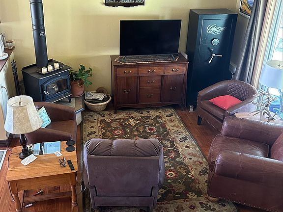 4th image of 405 High Meadow Court