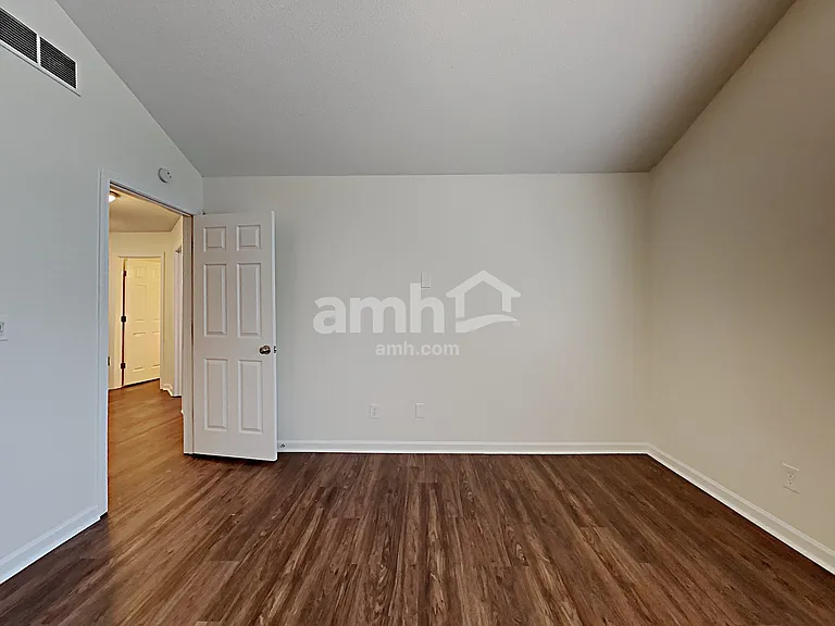 122 Wallnut Hall Cir — Photo 13