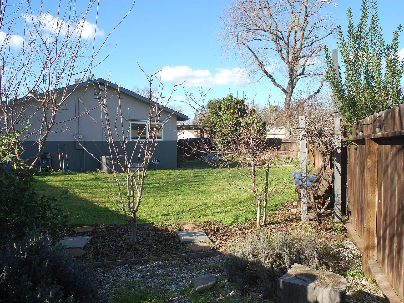 3 bed, 1300 sqft, $2,700 — Photo 3