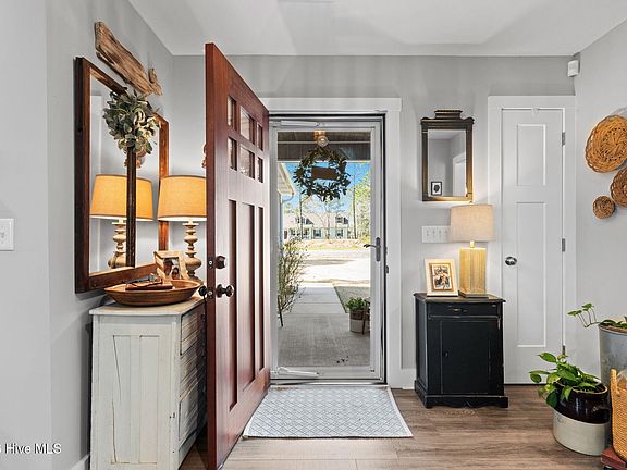 5th image of 830 Village Point Road SW