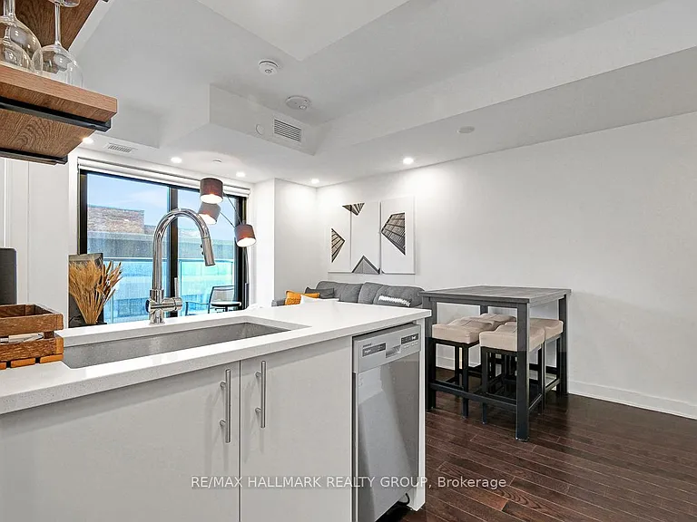 340 Queen St #1302 — Photo 18
