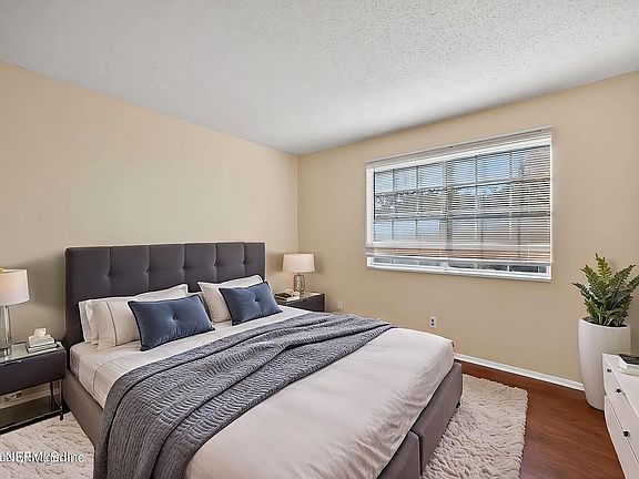 3rd image of 4822 Windrush Ln