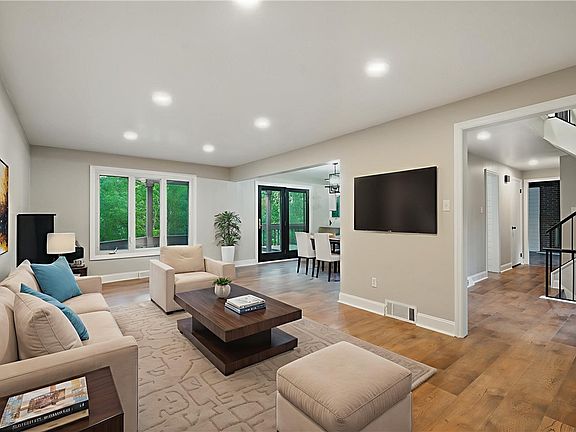 3rd image of 2652 Lindenwood Dr