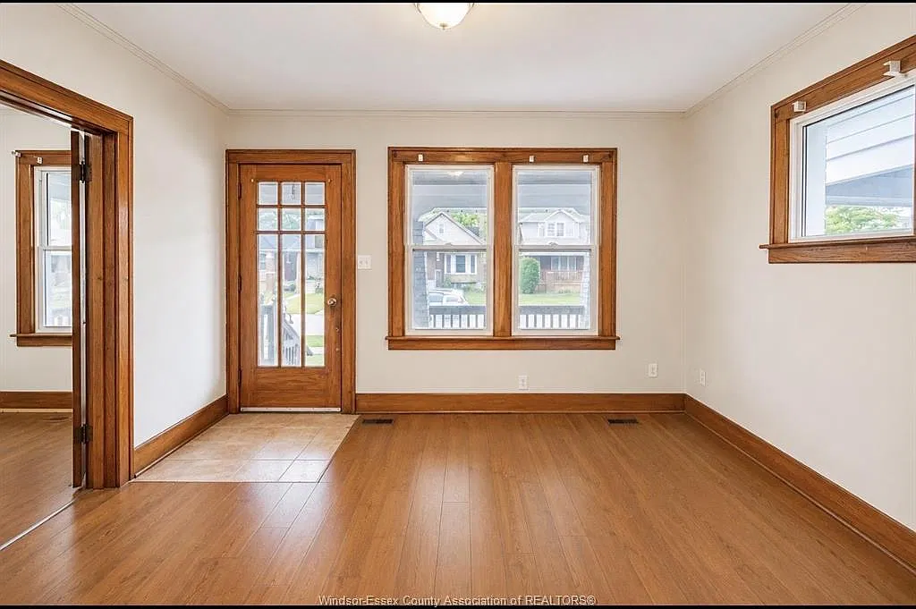 7 bed, 2.5 bath, $2,500 — Photo 3