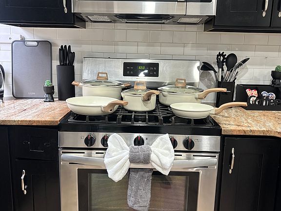 3rd image of 40 Manhattan Ave Floor 2