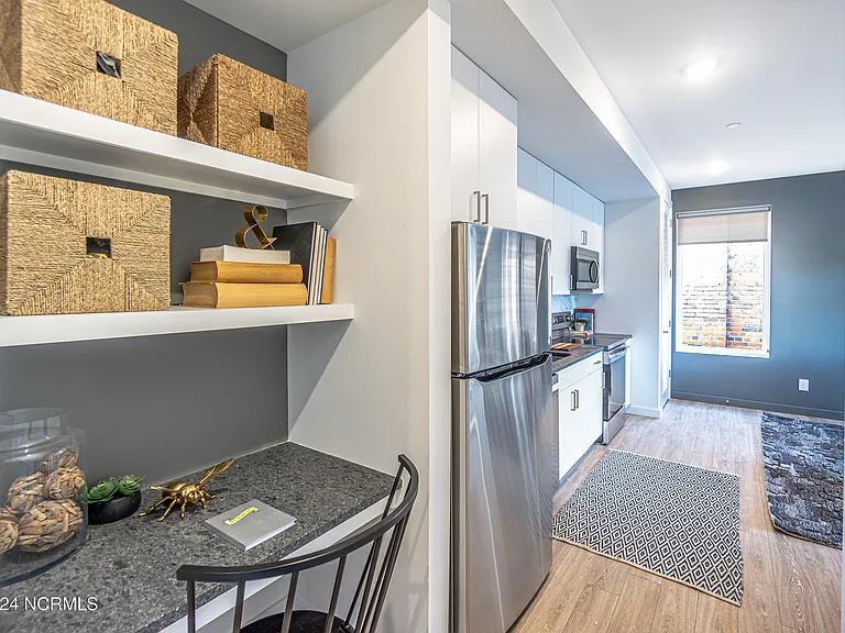 1102 Castle St #201 — Photo 13