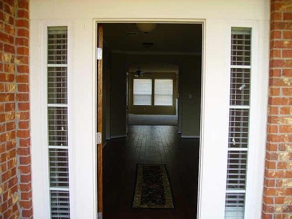 2nd image of 1221 Bonham Pkwy