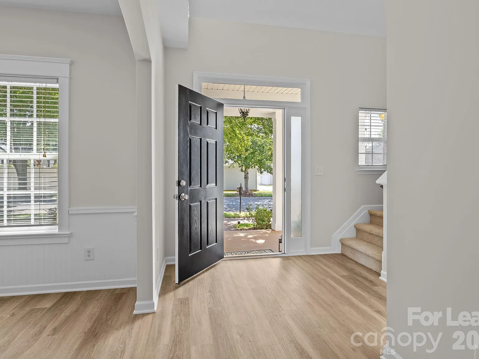 3 bed, 2.5 bath, 1843 sqft, $2,395 — Photo 4