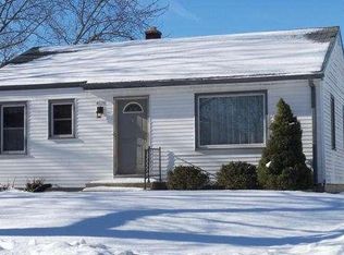 4215 N 93rd St, Wauwatosa, WI 53222