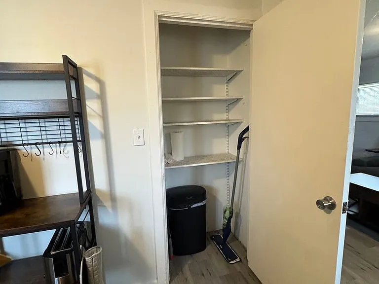 4813 Sayre Ave — Photo 8