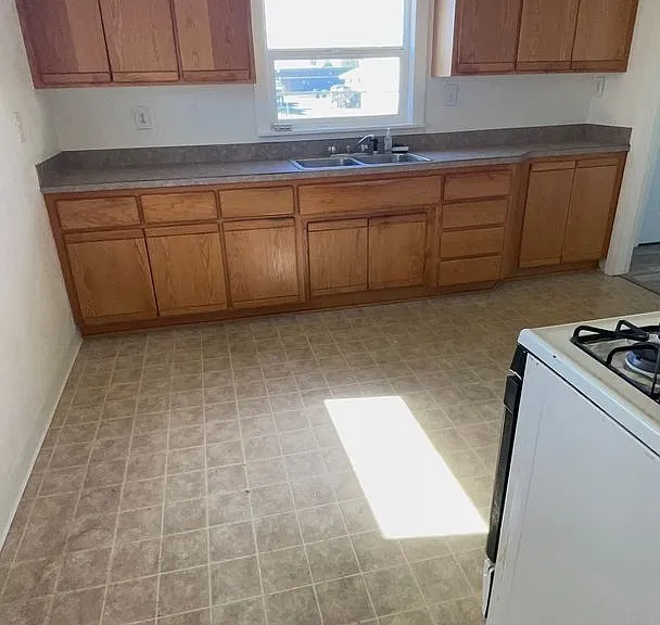 2134 White Ave — Photo 8