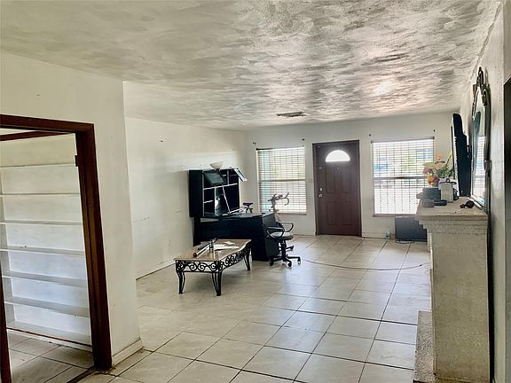 5th image of 1202 W Avenue A