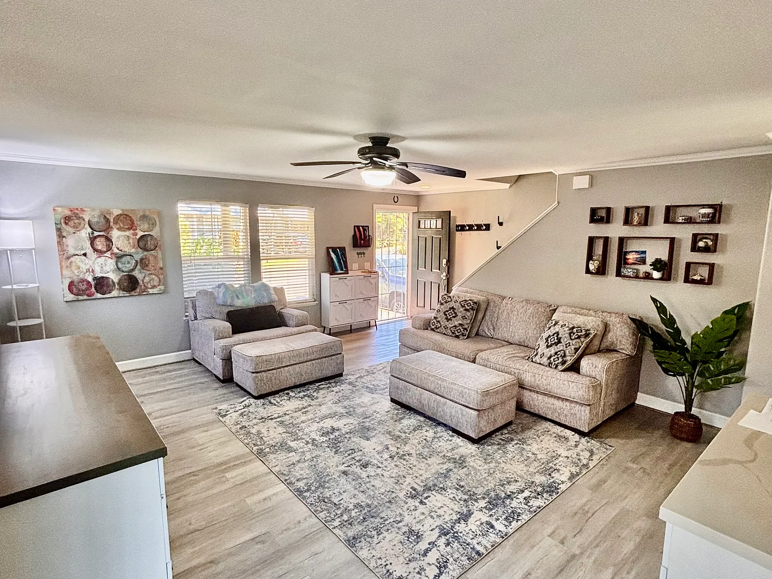 3 bed, 2.5 bath, 1330 sqft, $5,200 — Photo 2