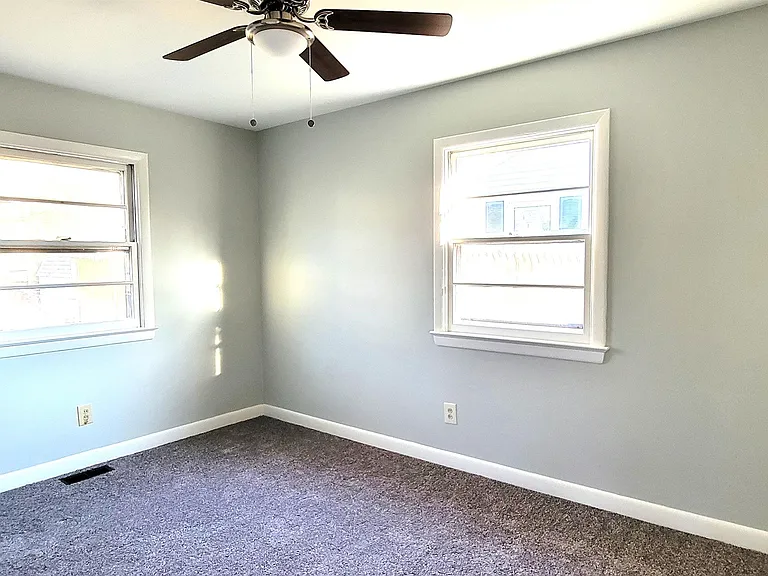719 Jefferson St — Photo 12