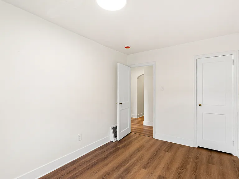 2405 S 57th St — Photo 7
