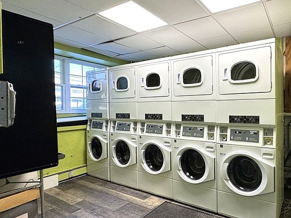 5th image of 625 Main St APT 4