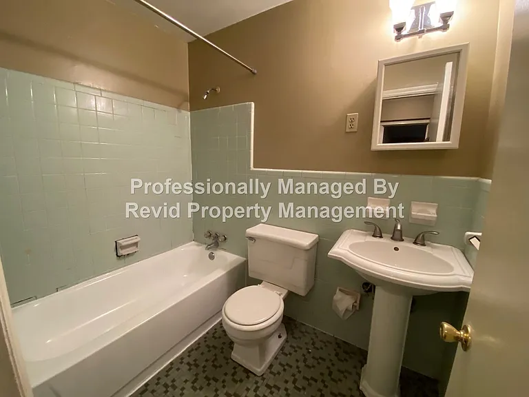 Quaint 1 Bed/1 Bath Apartment — Photo 21