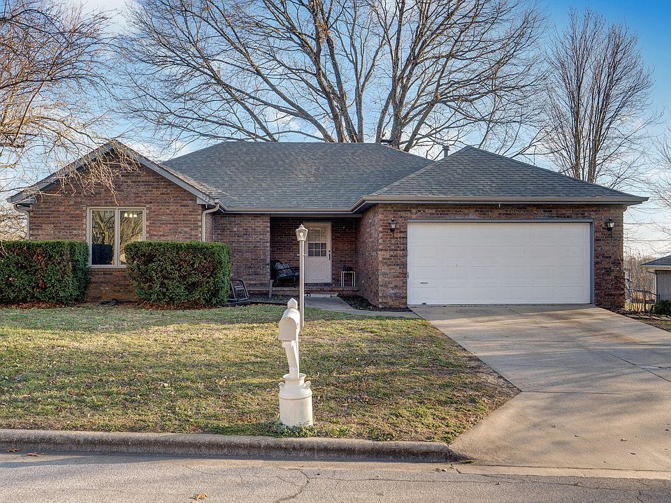 1st image of 512 E Baldknobber Street