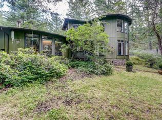 3383 Lakeridge Pl, Highlands, BC V9E1C8