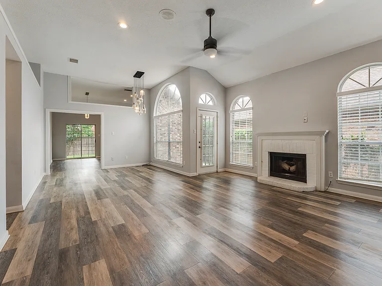 605 English Oak St — Photo 7