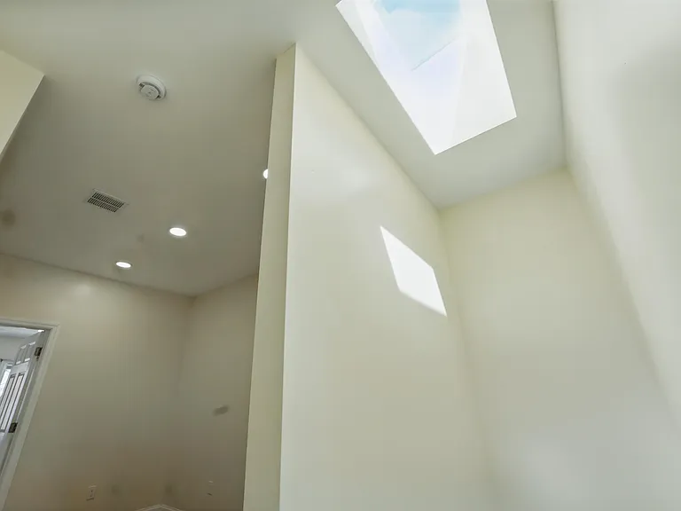 949 Summit Ave #2 — Photo 16