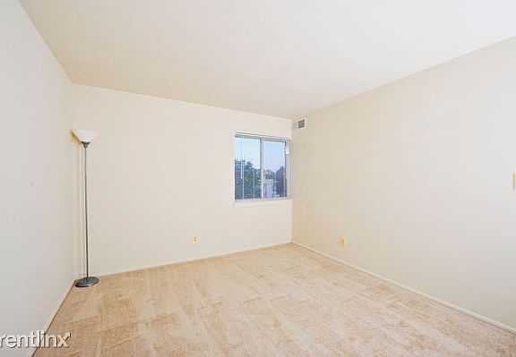 2013-10-01 _ Oakview Apartments-013