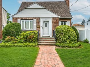 462 Locust Ter, West Hempstead, NY 11552