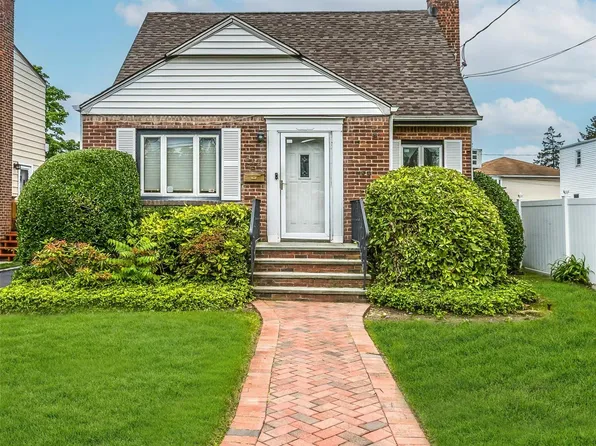 462 Locust Terrace, West Hempstead, NY 11552