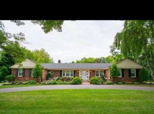 221 Blankenbaker Ln, Louisville, KY 40207