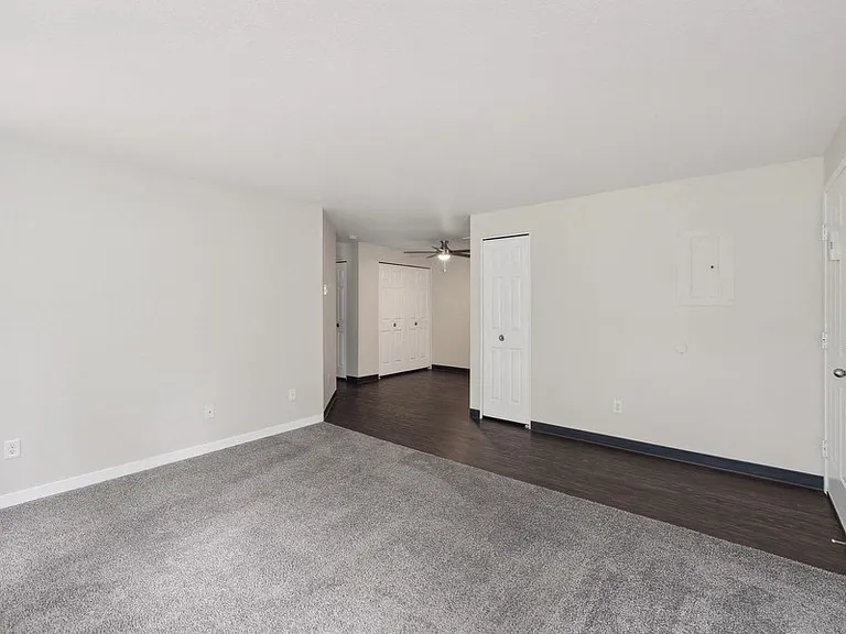 Sundial Apartments — Photo 29